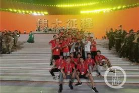 夜读丨庆祝大会国旗护卫队都是90后00后丨重庆学生团赴京参演《伟大征程》图片