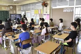 德尔塔变异株流行 日本东京10岁至19岁人群确诊病例增加图片