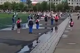 这一幕，让所有人动容图片