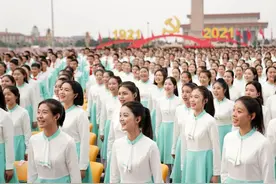 如何向老外介绍百年庆典？看国社小姐姐英文出镜图片