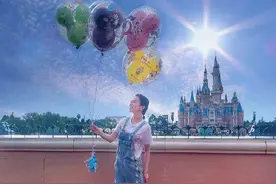 佘诗曼晒迪士尼游客照 童趣十足少女心爆棚图片