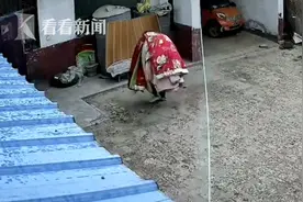 远亲不如近邻！邻居大姐冒雨帮收四床被子图片