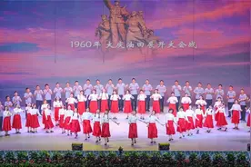 雪莲怒放心向党，空军预警学院的这场歌咏会很燃图片