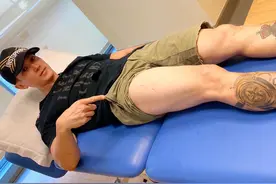 英雄变狗熊！吴尊打篮球受伤 晒照分享第一次扎针灸感受图片
