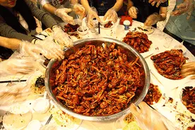 肌肉酸痛、酱油色尿......夏日小龙虾还能不能吃了？图片