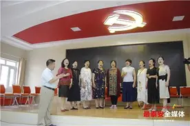 把文化的种子撒在百姓心间 新泰市杞都之声文化艺术团团长吴多功常年坚持为基层百姓“送文化”图片
