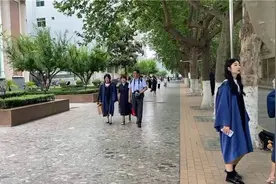 摄影师父亲跨百公里为女儿拍照纪念毕业：弥补这些年没拍的遗憾图片