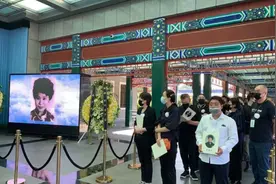 京剧表演艺术家刘秀荣遗体送别仪式在八宝山举行图片