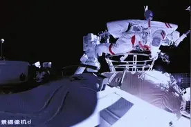 中国第一位，这名太空出舱的航天员还有个特殊身份图片