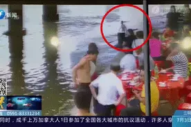 男童不慎滑入江中，志愿者第一时间救援图片