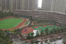 哗哗的！济南午后倾盆大雨扑面而来，大家注意安全图片