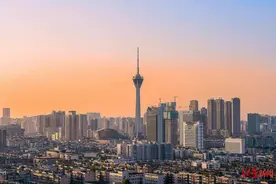 1~7月，四川实现社消零总额13642.9亿元，同比增长22.3%图片