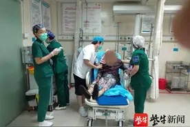 老太高速途中突发疾病，民警加微信锁定位置急救图片