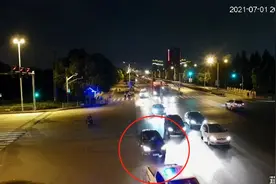 “我老婆马上要生孩子了！”接到求助，松江民警立即奔向警车……图片