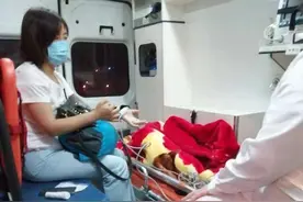 7分钟急救！飞机正在滑行，一名旅客突发心脏疾病……图片