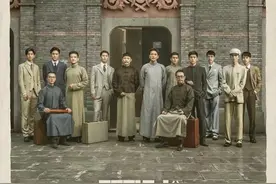 拍《1921》，这群人不仅“造房子”，还为了出场时间以秒计的黄包车车牌费尽心思图片
