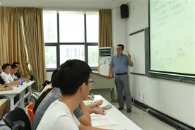 花3年时间自编教材，自费运行教学网，让学生读懂单片机，“爱折腾”的老师爱学生爱得深沉图片