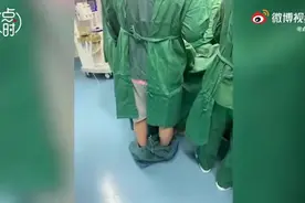 四川一医生专注做手术，裤子掉了都没发觉，视频引发共鸣图片