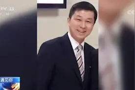 51岁银行支行行长创业失败转做外卖骑手，第一个月成“单王”，四个月升站长图片