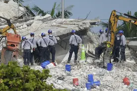 美国迈阿密居民楼坍塌已致28死！遗体腐烂，身份鉴别成难题图片