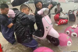 这对CP好甜！丰城女孩暴雨中求助特警男友 结局让人想不到图片