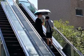 温度表42℃，杭州姑娘穿成这样上街！但有人每天都在挑战烈日：太阳不是最可怕的...图片