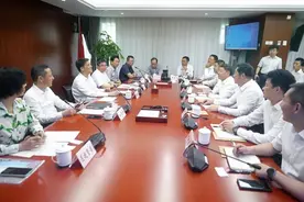 谢坚钢、薛侃接待中建八局党委书记、董事长李永明一行图片