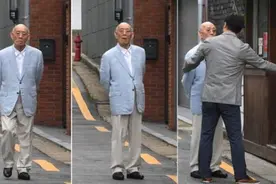 自称“老年痴呆”的韩前总统全斗焕再次缺席庭审，却被发现在家门外悠闲散步图片
