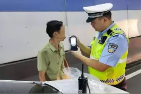 科目一考试多次未合格 男子借朋友驾照酒驾被查图片