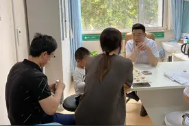 潍坊3岁男孩不说话，父母辗转求医不放弃图片