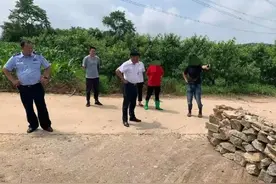 【普兰店】路障“堵塞”邻里情 人民调解来“疏通”图片