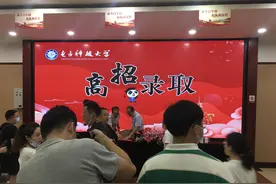电子科大校长签发2021年四川首封高考录取通知书图片