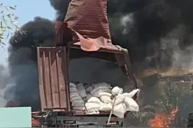 美军基地遇袭现场：拉面粉货车突然发射火箭弹图片