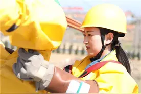 山东省优秀共产党员宋海霞：奔跑在带电作业一线的“女汉子”图片