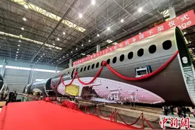 航空工业沈飞国际第100架A220飞机中机身段下架图片