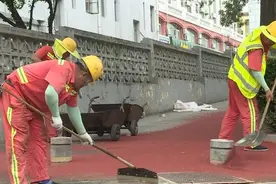 威海市环翠区：路上的“彩妆”，这样的彩色路面真绚炫图片