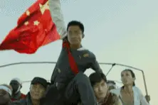 原来《战狼》里的情节是真的！在约旦被绑架，中国小伙展示国旗后脱困图片
