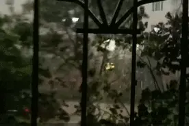 10到12级雷雨阵风！济南瓢泼大雨一阵猛浇！注意防护图片