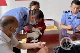泪目！认亲现场母亲想拥抱离散四年女儿 女儿已认不出父母吵着要离开图片