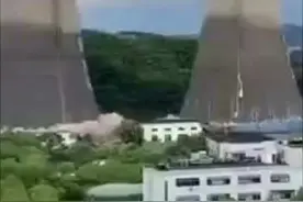 服役20多年之后 浙能集团所属萧山发电厂两座冷却塔爆破拆除图片