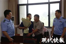 双胞胎兄弟出生数天就分离，54年后终于团圆图片