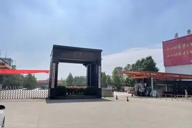16岁少年学校农场锄地，眼球受伤摘除致七级伤残 班主任：后悔没及时带去大医院图片