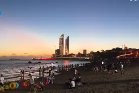 厦门夏夜海边违法经营现象回潮 集中整治启动图片