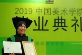 70岁上海阿婆拿到中国美院书画双学位，明年准备继续考研视频封面