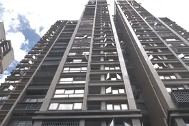 192户业主共用一部电梯 小区业主苦不堪言：乘梯5分钟等待1小时图片