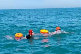 13岁男孩横渡琼州海峡，10小时57分完成视频封面