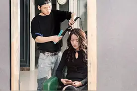 发型师Tony靠什么抓住女顾客的心？图片