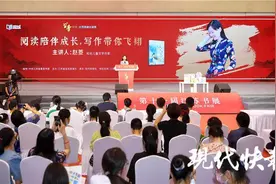 书展遇上双休日，小读者乐享书香盛宴图片