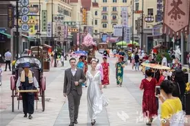 湖北首个全品类沉浸式剧游小镇试营业图片