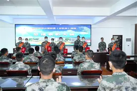 两位士官教头，载誉凯旋图片